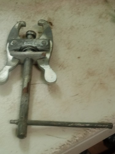 Small metal wheel - small, puller